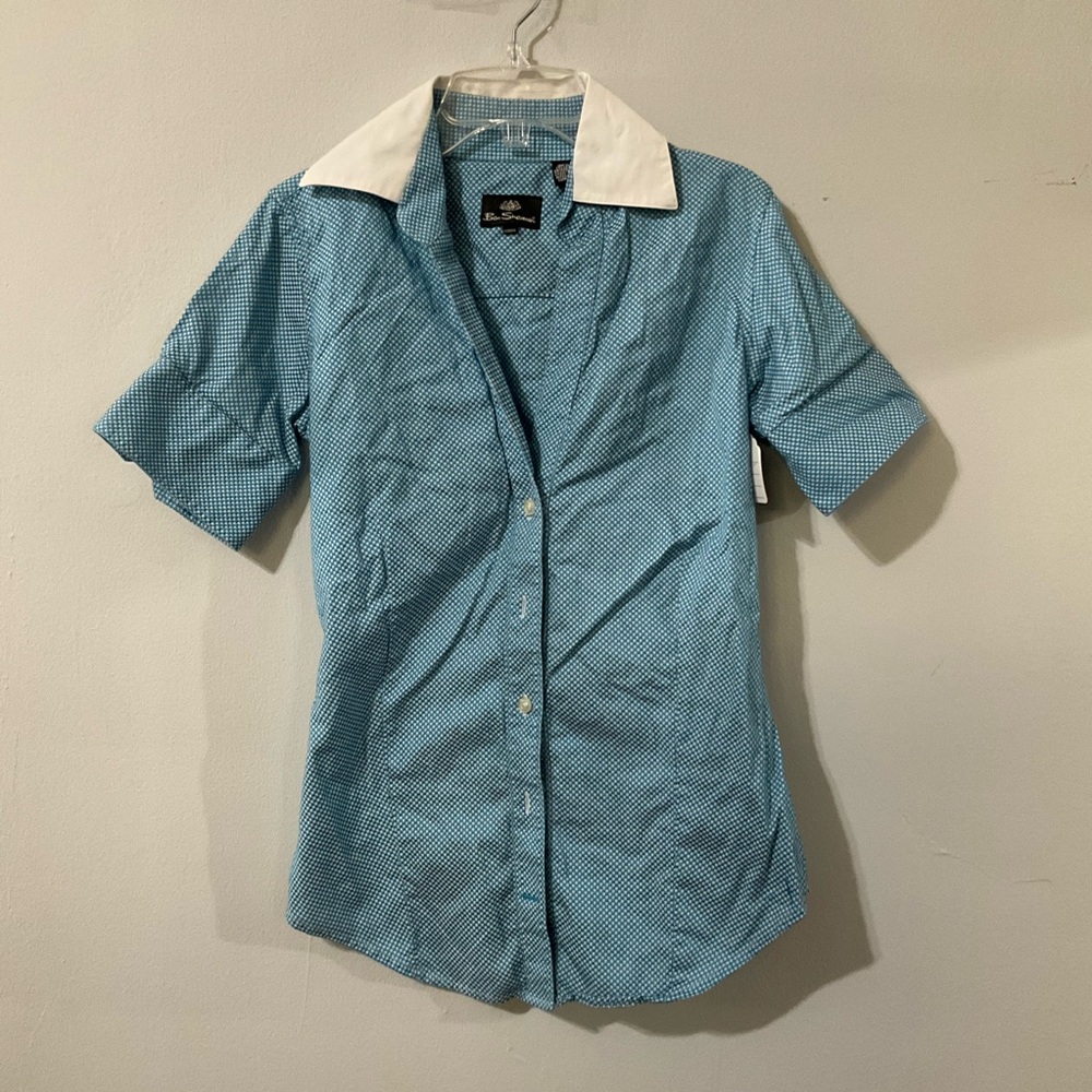 Blue and white checkered button-up shirt with white collar #preppy #checkered